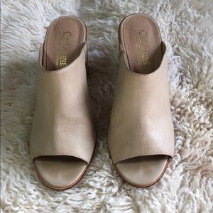 Peep toed clunky heel mules